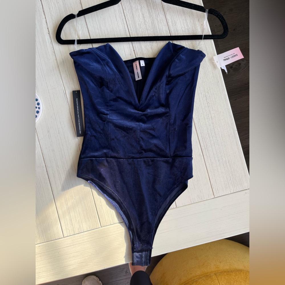 Deep plunge velvet bodysuit. Strapless and sexy. Never worn with tags still on.
